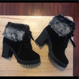 **NEW, NEVER WORN** Black Faux Fur Snow Boots